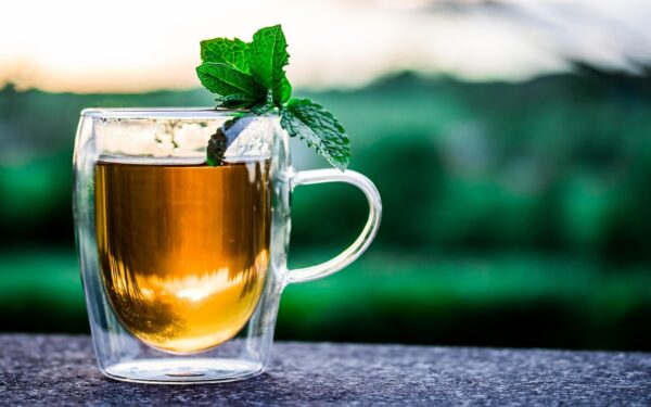 Té de menta: la infusión natural que favorece la digestión y reduce la ansiedad por comer